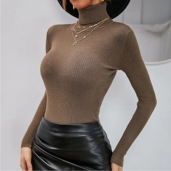 Chic Brown Cowl Neck Sweater with Fine Knit - Picture 3 of 3